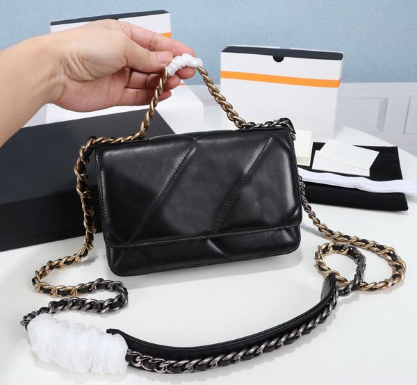 classic luxury fashion brand wallet vintage lady brown leather handbag designer chain shoulder bag with box wholesale 6868, Red;black
classic luxury fashion brand wallet vintage lady brown leather handbag designer chain shoulder bag with box wholesale 6868, Red;black