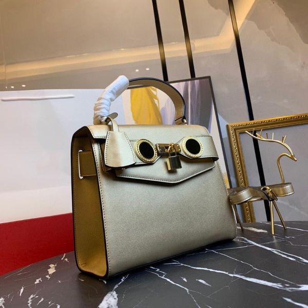 evening bags 2021 autumn women's leather luxury handbag brand fashion shoulder messenger bag lady designer classic banquet package
evening bags 2021 autumn women's leather luxury handbag brand fashion shoulder messenger bag lady designer classic banquet package