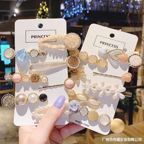hairpin aiqi headdress elegant hairpin korean side clip girl pearl back of head net red diamond small, Golden;silver
hairpin aiqi headdress elegant hairpin korean side clip girl pearl back of head net red diamond small, Golden;silver