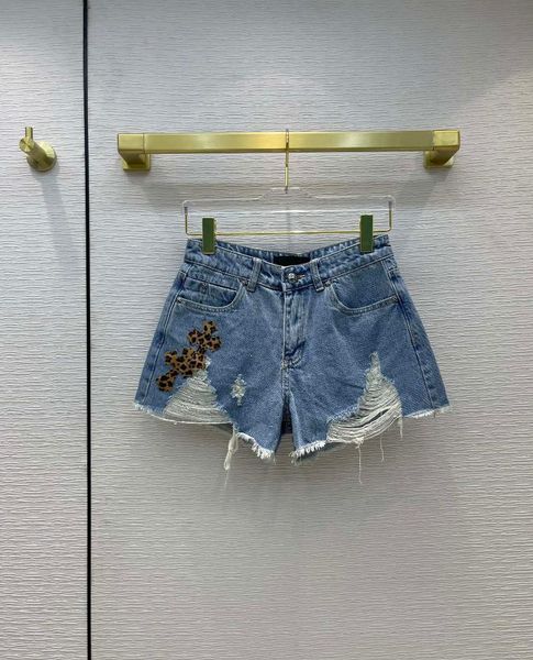 women's shorts 2021 summer denim for women good quality high waist fashion fraying hem cross spliced lady, White;black
women's shorts 2021 summer denim for women good quality high waist fashion fraying hem cross spliced lady, White;black