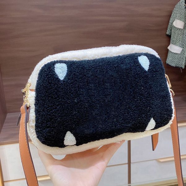 new winter style single shoulder cross over camera bag crossbody bags purse fashion l letter wool patchwork color removable shoulder strapx7
new winter style single shoulder cross over camera bag crossbody bags purse fashion l letter wool patchwork color removable shoulder strapx7