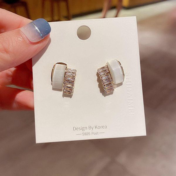 exquisite geometric design cat eye's stone cubic zirconia stud earrings for women gold color jewelry, Golden;silver
exquisite geometric design cat eye's stone cubic zirconia stud earrings for women gold color jewelry, Golden;silver