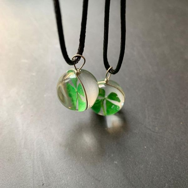 decorative flowers & wreaths natural green plant dried lucky real four-leaf clover necklace decoration round oval shape with rope chain
decorative flowers & wreaths natural green plant dried lucky real four-leaf clover necklace decoration round oval shape with rope chain