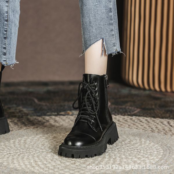 medium leather martin women's 2021 side zipper short british style thick bottom tooling boots plush, Black
medium leather martin women's 2021 side zipper short british style thick bottom tooling boots plush, Black