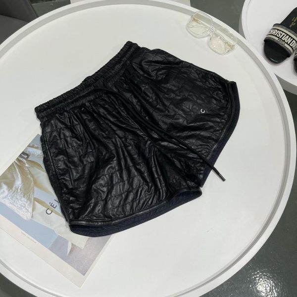women's shorts women's plaid leather high waist design elastic is very good to match, White;black
women's shorts women's plaid leather high waist design elastic is very good to match, White;black