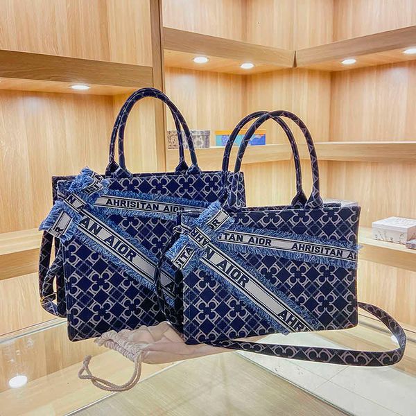 designer luxury bag design new high-class feeling temperament foreign style large capacity shoulder ba women's leather handbag
designer luxury bag design new high-class feeling temperament foreign style large capacity shoulder ba women's leather handbag
