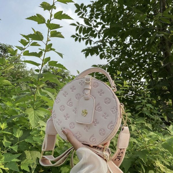 design bag bag female summer 2021 fashion trend net red single shoulder messenger portable round cake
design bag bag female summer 2021 fashion trend net red single shoulder messenger portable round cake