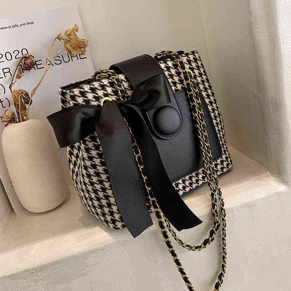 niche design popular handbags fall/winter new fashion chain shoulder messenger bucket bag underarm dual-use width: 23cm
niche design popular handbags fall/winter new fashion chain shoulder messenger bucket bag underarm dual-use width: 23cm