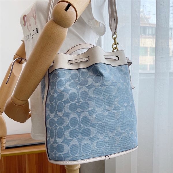summer sky blue fragrant bud upgraded bucket bag portable cross lady luxuryss designerss yw
summer sky blue fragrant bud upgraded bucket bag portable cross lady luxuryss designerss yw