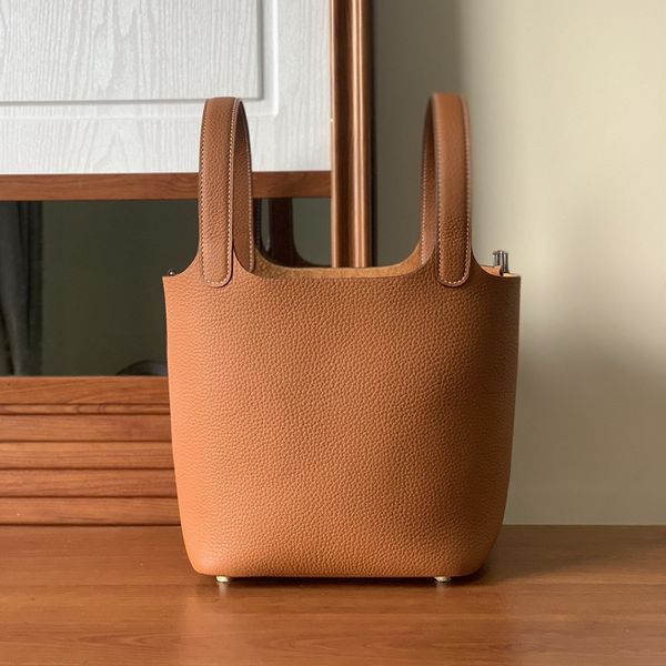 design 2021 new tide basket bucket baotou layer leather handbag joker high-capacity hand bag
design 2021 new tide basket bucket baotou layer leather handbag joker high-capacity hand bag