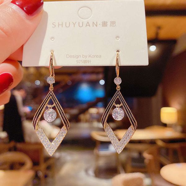 black diamond women's east gate full drill hollow geometric earrings new design temperament fashion ear hook
black diamond women's east gate full drill hollow geometric earrings new design temperament fashion ear hook