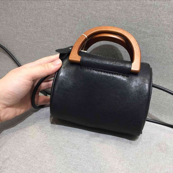 leather wooden handle vegetable tanned sheepskin handmade forest leisure clothing accessories women's single shoulder messenger bag bla
leather wooden handle vegetable tanned sheepskin handmade forest leisure clothing accessories women's single shoulder messenger bag bla