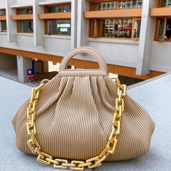 fashion large gold chain bag luxury designer shoulder bags female cloud pu leather day tote clutch women crossbody totes
fashion large gold chain bag luxury designer shoulder bags female cloud pu leather day tote clutch women crossbody totes
