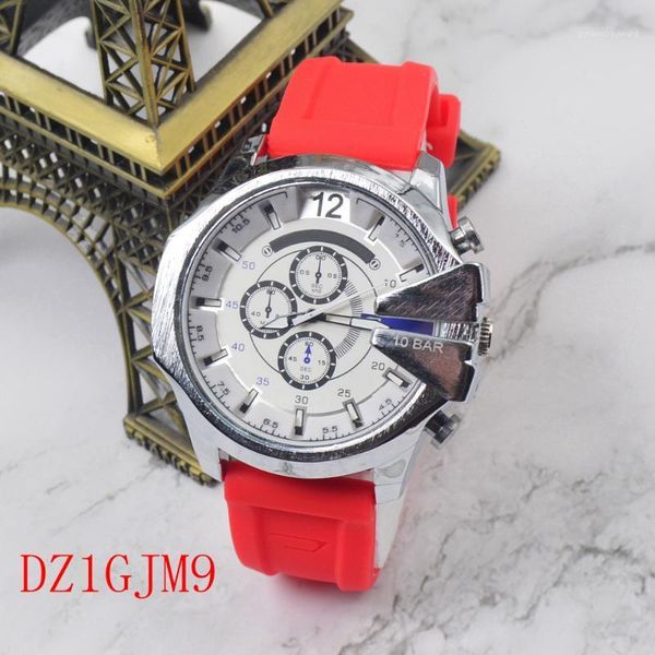 wristwatches men's quartz watch red silicone strap auto calendar three eye fashion leisure male sports watches 2021, Slivery;brown
wristwatches men's quartz watch red silicone strap auto calendar three eye fashion leisure male sports watches 2021, Slivery;brown
