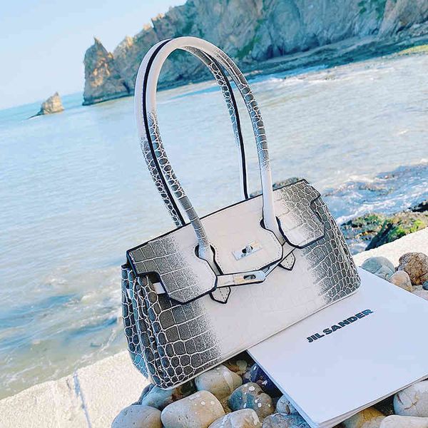 crocodile pattern advanced sense women's summer 2021 new fashion niche design portable shoulder bag
crocodile pattern advanced sense women's summer 2021 new fashion niche design portable shoulder bag