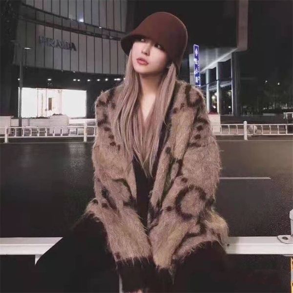 108255 autumn winter fashion classic brand luxry design versatile wear both sides cardigan double pocket mohair sweater coat 210722, Black;brown
108255 autumn winter fashion classic brand luxry design versatile wear both sides cardigan double pocket mohair sweater coat 210722, Black;brown