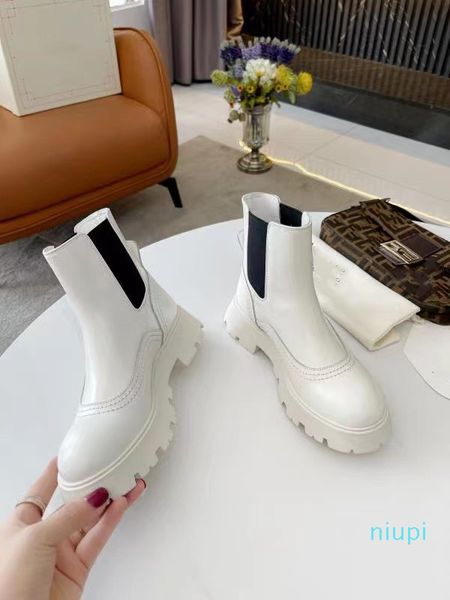 2021 autumn and winter women martin boots r british style strap solid color shoes size 35-40 contains box 989, Black
2021 autumn and winter women martin boots r british style strap solid color shoes size 35-40 contains box 989, Black