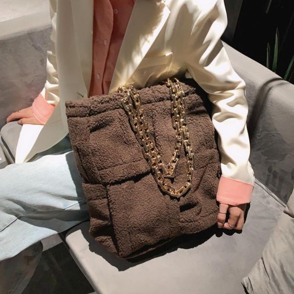thick chain large tote bag 2021 fashion quality wool women's designer handbag high capacity woven shoulder travel cross body
thick chain large tote bag 2021 fashion quality wool women's designer handbag high capacity woven shoulder travel cross body