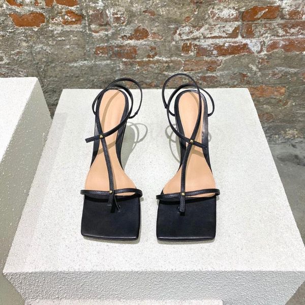 dress shoes lady fashion casual designer women sandals black leather criss cross strappy high heels middle heeled
dress shoes lady fashion casual designer women sandals black leather criss cross strappy high heels middle heeled