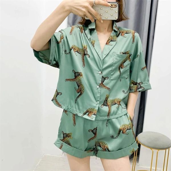 summer women two piece set leopard printed pajama style soft short blouse & casual shorts loose 210420, Black;red
summer women two piece set leopard printed pajama style soft short blouse & casual shorts loose 210420, Black;red