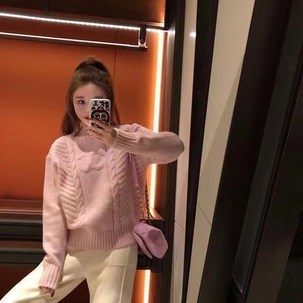 fall/winter 2021 fashion designer high-end women's sweater crewneck comfortable soft cashmere cotton 3 color mix design, White;black
fall/winter 2021 fashion designer high-end women's sweater crewneck comfortable soft cashmere cotton 3 color mix design, White;black