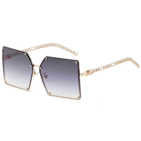 2021 new fashion trend women's sunglass large square hollow out metal anti ultraviolet sunglass, White;black
2021 new fashion trend women's sunglass large square hollow out metal anti ultraviolet sunglass, White;black