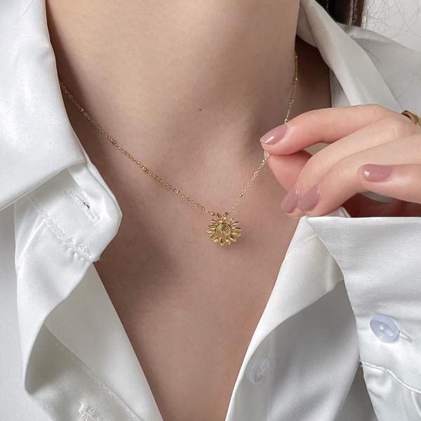 chains fashion romantic geometirc stainless steel daisy flower pendant necklaces for wonen tarnish gold necklace, Silver
chains fashion romantic geometirc stainless steel daisy flower pendant necklaces for wonen tarnish gold necklace, Silver