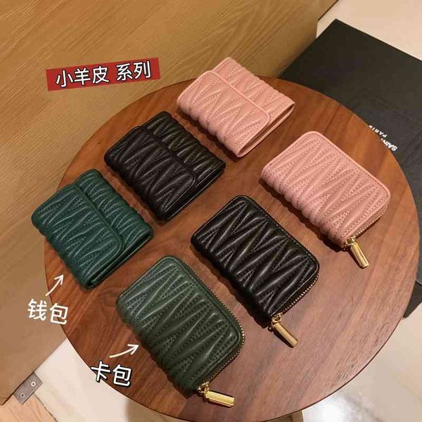 leather short wrinkled small wallet women's 2021 fashion messenger chain bag and exquisite zero, Red;black
leather short wrinkled small wallet women's 2021 fashion messenger chain bag and exquisite zero, Red;black