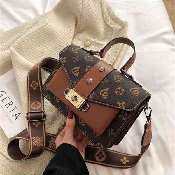 2022 factory outlet fashion old flower small square bag female net red contrast color handbag personalized buckle wide shoulder strap single
2022 factory outlet fashion old flower small square bag female net red contrast color handbag personalized buckle wide shoulder strap single