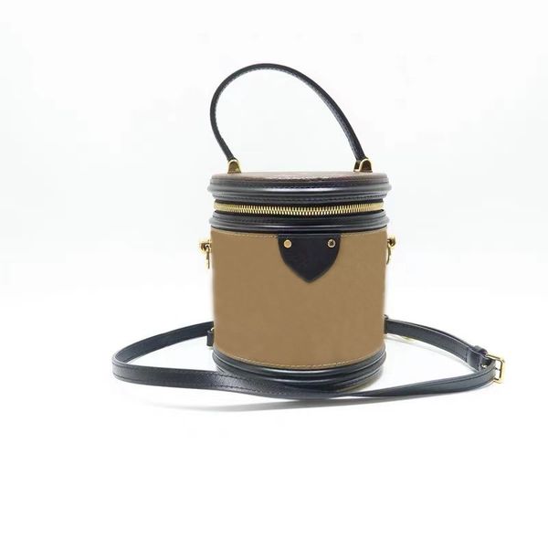 round barrel bag romantic and unrestrained trendy design small exquisite dinner makeup box women crossbody bags
round barrel bag romantic and unrestrained trendy design small exquisite dinner makeup box women crossbody bags