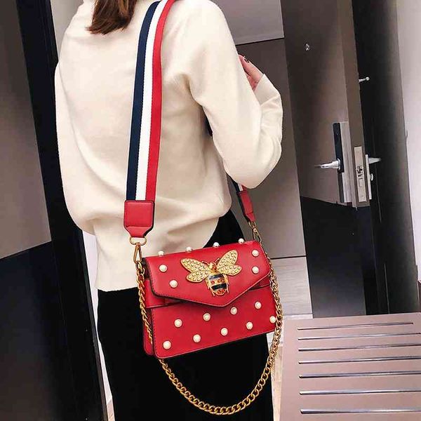 80% off fashion women's bag new little bee chain bag messenger advanced sense pearl inlaid shoulder handbags, Black;red
80% off fashion women's bag new little bee chain bag messenger advanced sense pearl inlaid shoulder handbags, Black;red