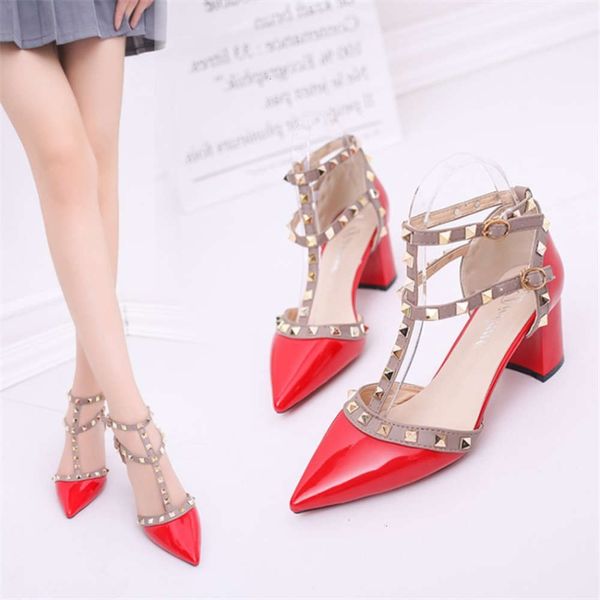 designer fashion luxury women's shoes summer thick bottom rivet strap hook sandals party style beautiful street shot, Black
designer fashion luxury women's shoes summer thick bottom rivet strap hook sandals party style beautiful street shot, Black