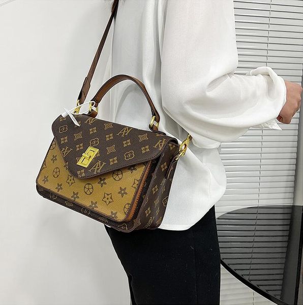 wholesale ladies leathers shoulder bags classic retro printed handbag comfortable wide shoulder strap fashion backpack clamshell contrast le
wholesale ladies leathers shoulder bags classic retro printed handbag comfortable wide shoulder strap fashion backpack clamshell contrast le
