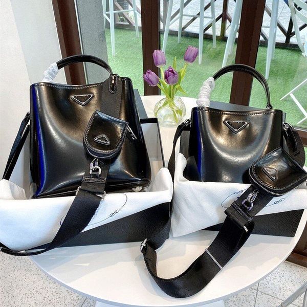cowhide bucket bag for women designer shoulder bags 2021 classic drawstring handbags leather luxury handbag large capacity totes lcm
cowhide bucket bag for women designer shoulder bags 2021 classic drawstring handbags leather luxury handbag large capacity totes lcm