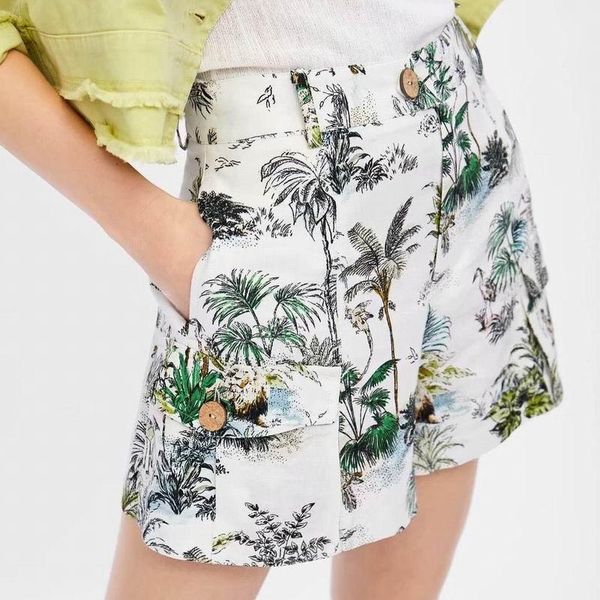 women's shorts women summer 2021 fashion tropical prints button and zipper female casual short bottom, White;black
women's shorts women summer 2021 fashion tropical prints button and zipper female casual short bottom, White;black