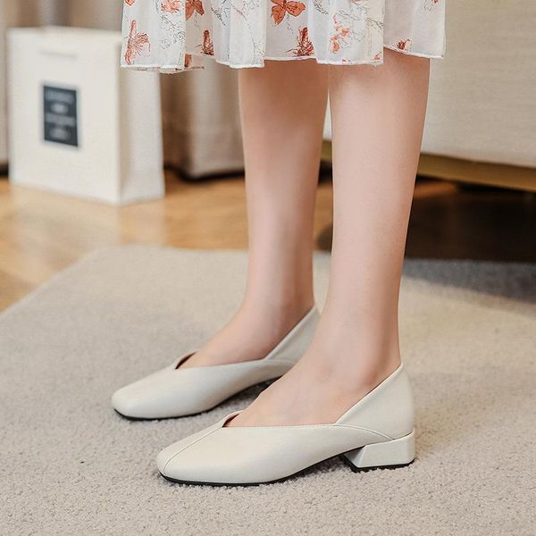 plus size 35-43 thick heel square head single shoe women's fall 2021 british style small leather shoes with soft soles dress, Black
plus size 35-43 thick heel square head single shoe women's fall 2021 british style small leather shoes with soft soles dress, Black