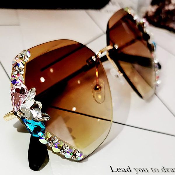 outdoor eyewear women's sunglasses, anti-ultraviolet sunscreen, diamond-studded personality crystal trendy version
outdoor eyewear women's sunglasses, anti-ultraviolet sunscreen, diamond-studded personality crystal trendy version