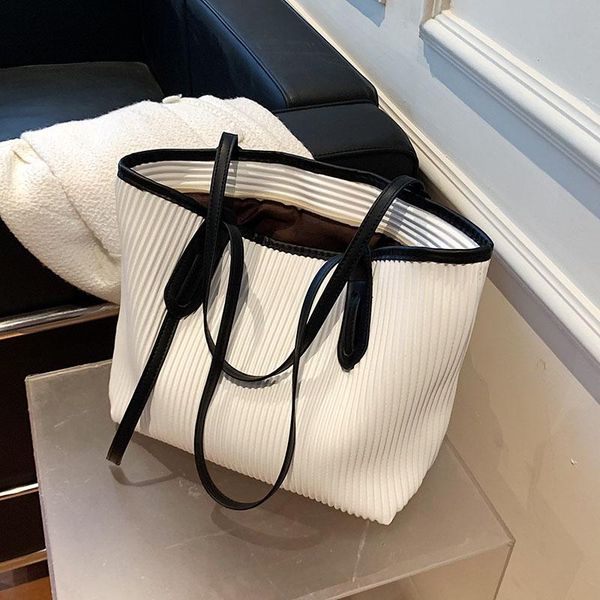 evening bags ladies shoulder casual vegetable baskets folded women's pure color leather handbags
evening bags ladies shoulder casual vegetable baskets folded women's pure color leather handbags
