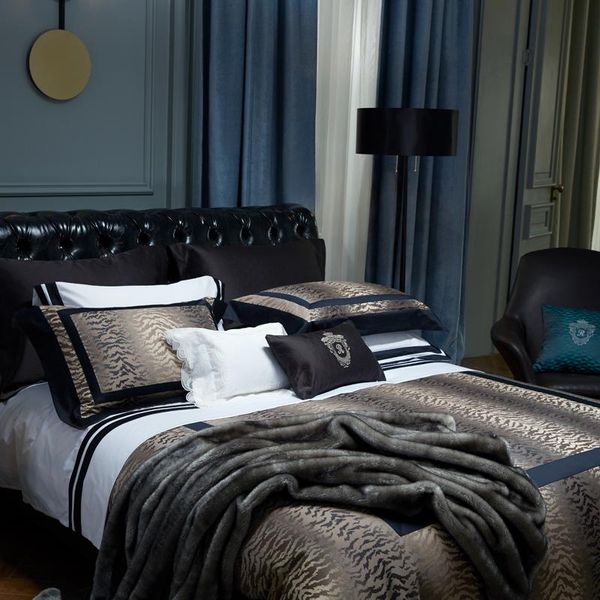 bedding sets luxury high-end cotton yarn-dyed jacquard four-piece european-style quilt cover bed linen
bedding sets luxury high-end cotton yarn-dyed jacquard four-piece european-style quilt cover bed linen