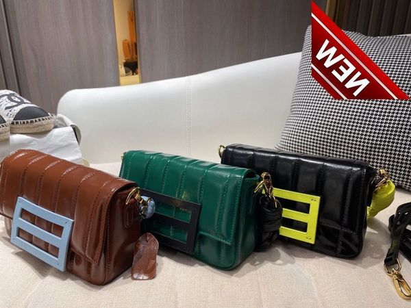 autumn and winter new f family genuine leather buckle staff bag single shoulder messenger wheat ear woven small square flip
autumn and winter new f family genuine leather buckle staff bag single shoulder messenger wheat ear woven small square flip