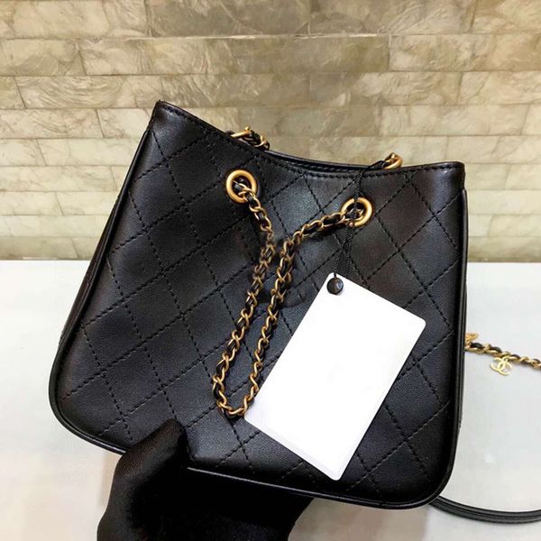 designer luxury2020 new style internal zipper bag large capacity and space it can accommodate a variety of everyday items women bags fashion
designer luxury2020 new style internal zipper bag large capacity and space it can accommodate a variety of everyday items women bags fashion