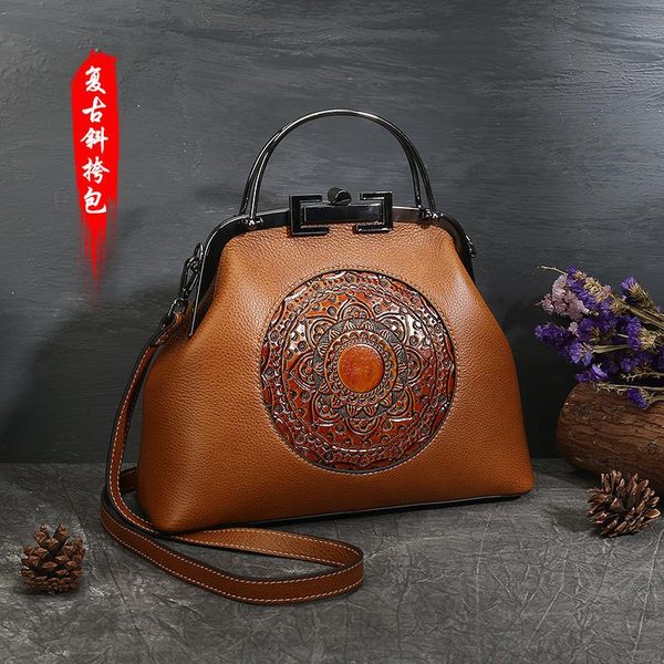 evening bags 2021 cross-border women's handbag vintage totem embossed lock shoulder bag genuine leather dumpling over-the-shoulder
evening bags 2021 cross-border women's handbag vintage totem embossed lock shoulder bag genuine leather dumpling over-the-shoulder