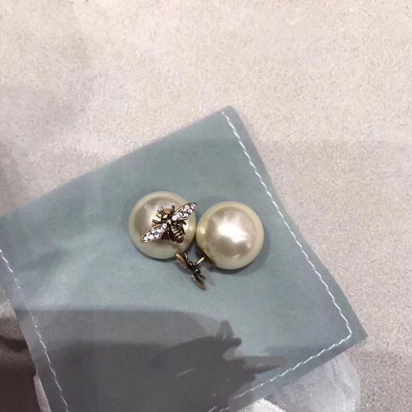 fashion strip bee earrings suitable for ladies wedding design white pearl earrings jewelry with box, Golden;silver
fashion strip bee earrings suitable for ladies wedding design white pearl earrings jewelry with box, Golden;silver