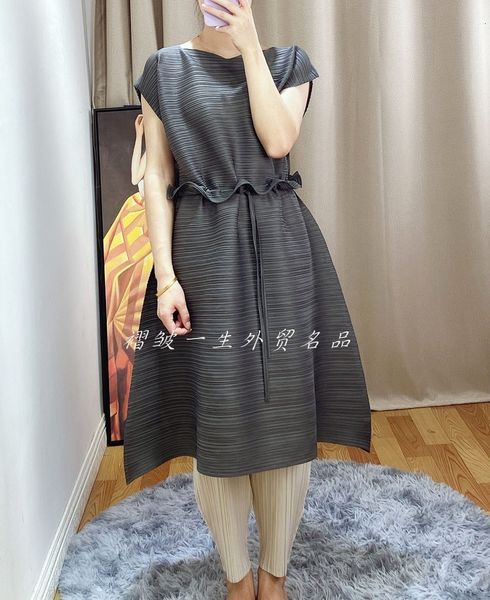 dress miyake fashion fold solid with short sleeves slash neck pleated drawstring, Black;gray
dress miyake fashion fold solid with short sleeves slash neck pleated drawstring, Black;gray