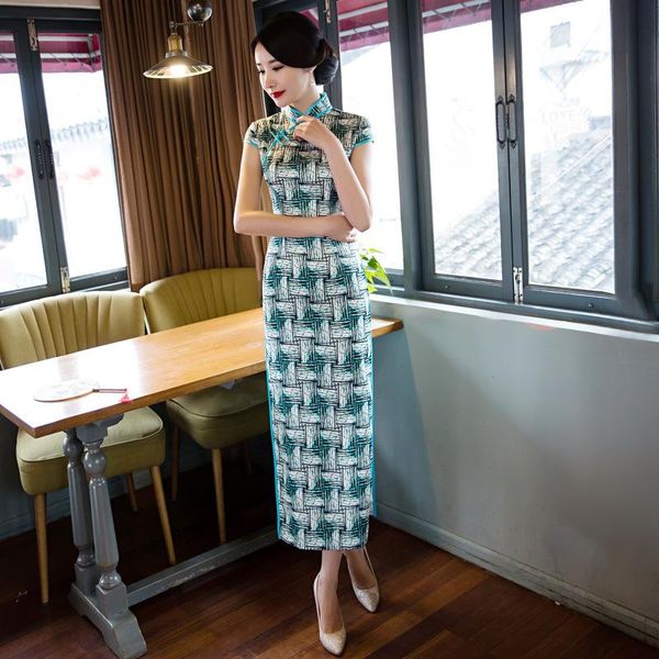 elegant orientale women short sleeve satin long qipao chinese mandarin collar plaid prined cheongsam oversize 3xl ethnic clothing, Red
elegant orientale women short sleeve satin long qipao chinese mandarin collar plaid prined cheongsam oversize 3xl ethnic clothing, Red
