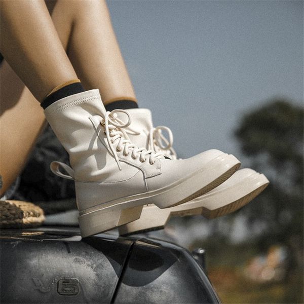 winter women's shoes genuine leather round head layer cowhide lace-up flat boots white black boots 210507
winter women's shoes genuine leather round head layer cowhide lace-up flat boots white black boots 210507