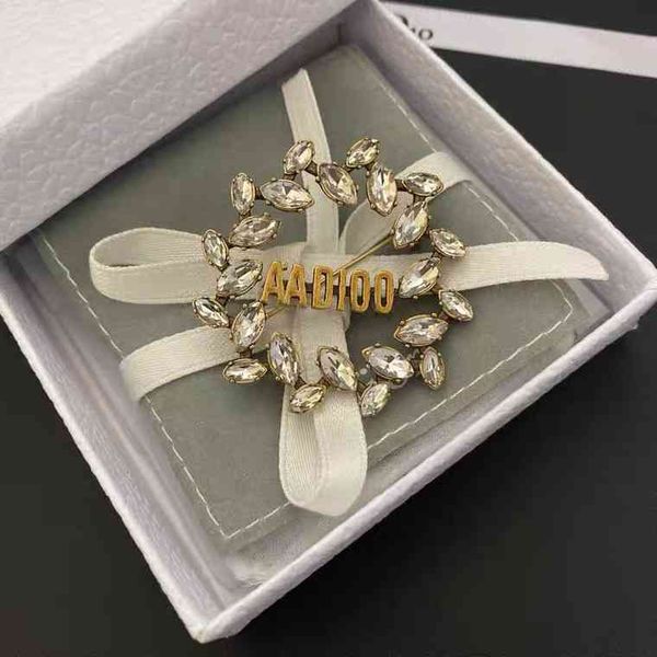 brooch family d 2021 small fragrance letter medieval japanese and korean high-end personalized female, Gray
brooch family d 2021 small fragrance letter medieval japanese and korean high-end personalized female, Gray