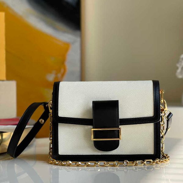 7a+fashion 2021 new style shoulder bag a new flavor of coated canvas adopt color printing process to depict genuine leather simple and easy
7a+fashion 2021 new style shoulder bag a new flavor of coated canvas adopt color printing process to depict genuine leather simple and easy