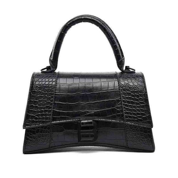 2022 factory wholesale super fashion retro handbag simple and versatile solid color one shoulder straddle women's bag style
2022 factory wholesale super fashion retro handbag simple and versatile solid color one shoulder straddle women's bag style