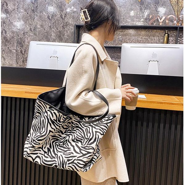 western style korean zebra bag one-shoulder 2021 big new female mother trendy the large-capacity of pattern simple version and fashiona amrt
western style korean zebra bag one-shoulder 2021 big new female mother trendy the large-capacity of pattern simple version and fashiona amrt